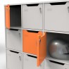 Meuble casier en bois CASEO à 9 cases étant en couleur blanc et orange avec des portes de casiers qui sont fermés à clés
