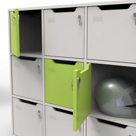 Meuble casier en bois CASEO à 9 cases blanc et vert destiné à des entreprises et collectivités avec des vestiaires collectifs