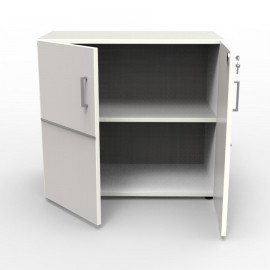 Meuble de rangement avec serrure en bois version ouverte du coloris blanc qui possède des rangement fermés avec étagères
