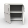 Meuble de rangement avec serrure en bois version ouverte du coloris blanc qui possède des rangement fermés avec étagères