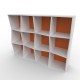 Étagère bibliothèque en bois blanc avec fond de couleur orange qui convient autant pour un bureau qu'un hall d'hôtel ou de resta