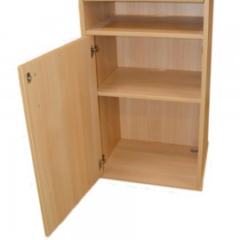 Pupitre de conférence en bois avec serrure à clé en chêne avec des usinages sur les étagères pour passer vos câbles
