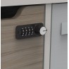 Option 3 serrures permanentes à clé et code est installée directement sur le meuble vestiaire à casiers de la gamme CASEO