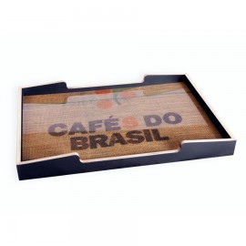 Le plateau en bois est l'élément idéal pour poser les tasses et distribuer le café pour une réunion ou à vos collègues