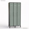 Casier vestiaire professionnel en coloris graphite dont chacune des 3 portes est en coloris vert fjord de largeur 30 cm
