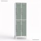 Vestiaire industriel couleur blanc en corps de meuble comportant quatre portes en coloris vert fjord de largeur 30 cm