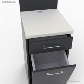 Petit meuble graphite avec poubelle inclinable intégrée directement dans les rangements intérieurs fermés