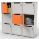 Meuble casier en bois CASEO à 9 cases en blanc-orange qui possède des casiers qui se ferment avec une serrure à clefs