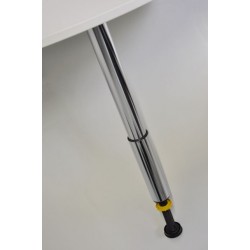 Table appoint blanche idéale en extension de bureau pour ajouter de l'espace de bureau supplémentaire dans une installation