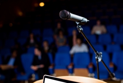 Les innovations technologiques dans les pupitres de conférence