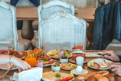 Comment créer un espace petit-déjeuner convivial et tendance pour hôtels ?