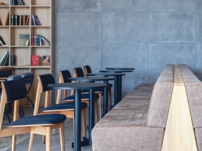Comment aménager une salle des professeurs avec du mobilier en bois ?