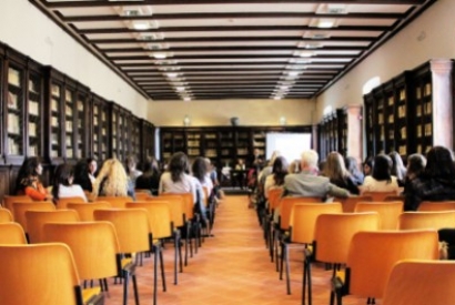 Pourquoi choisir un casier vestiaire pour une salle de conférence ?